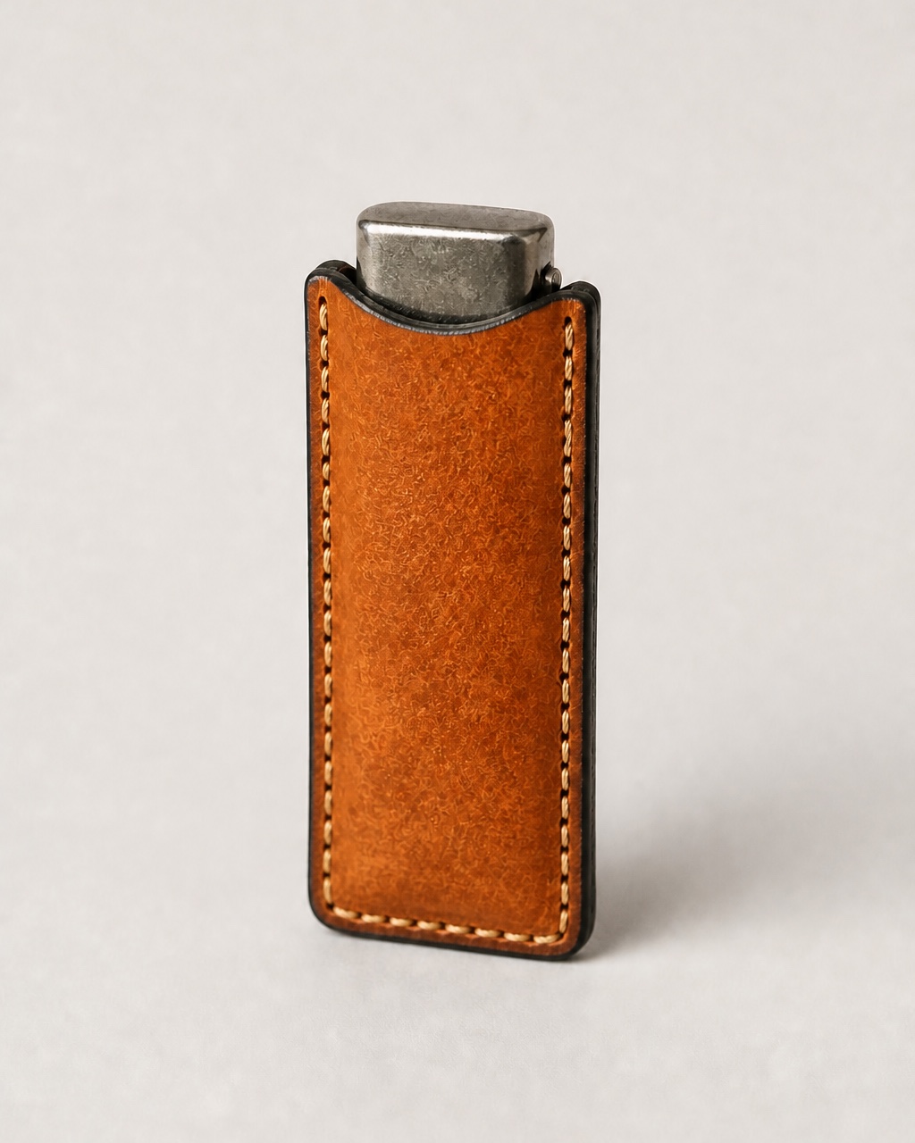 Lighter sleeve in cognac leather