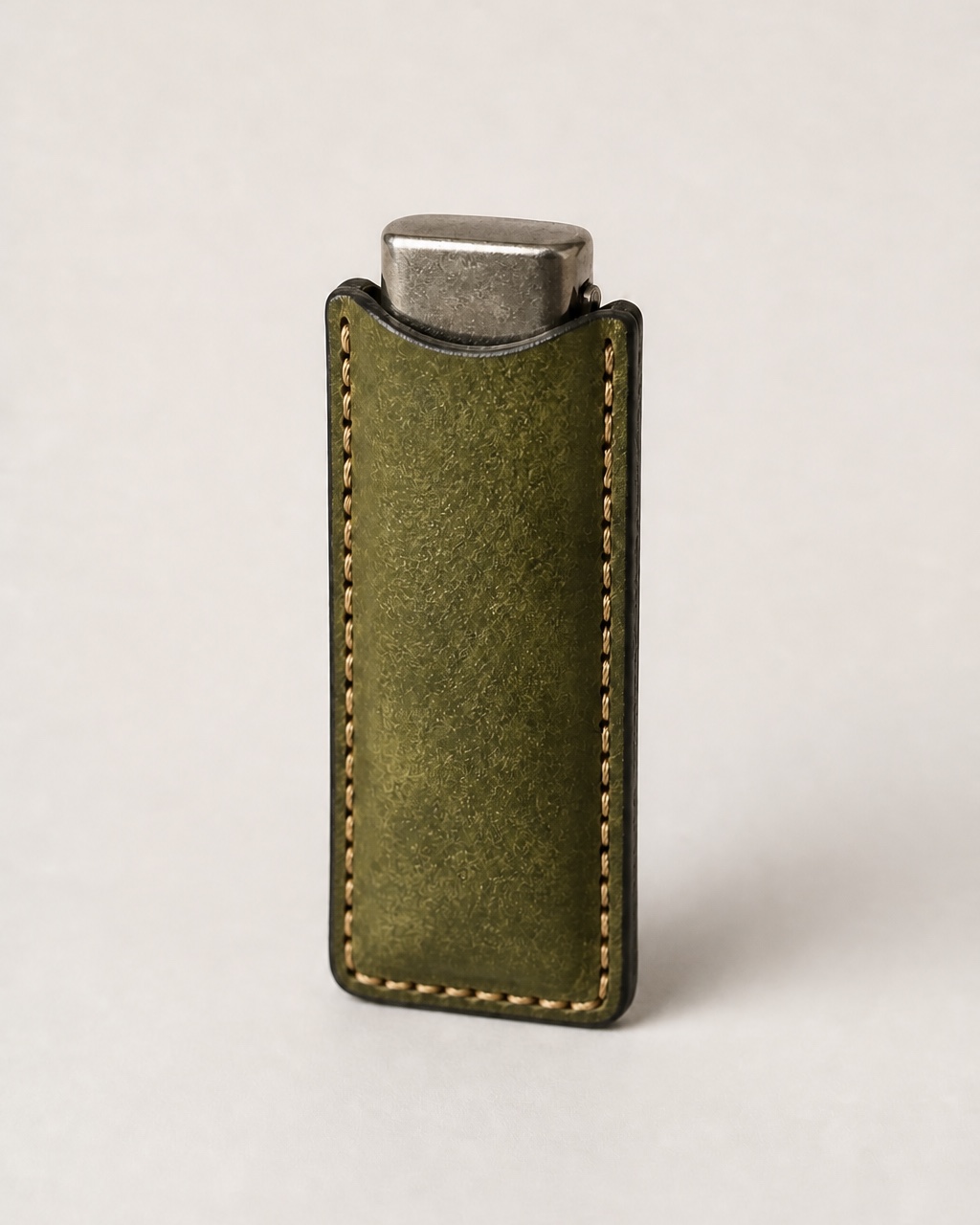 Lighter sleeve in olive leather