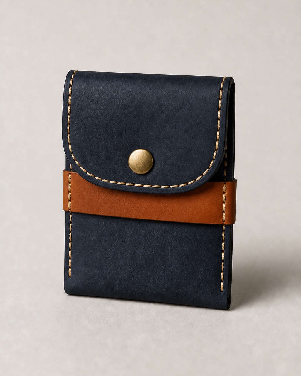 Snap pouch in navy & cognac leather
